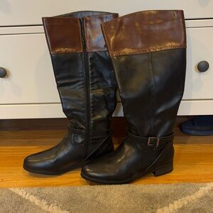 Women’s size 7 W boots